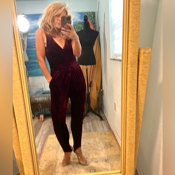 VTG PG Collections,Burgundy Velvet, Low V-Neck, Pockets, Stirrup Pants Romper, 8 - Picture 1 of 11